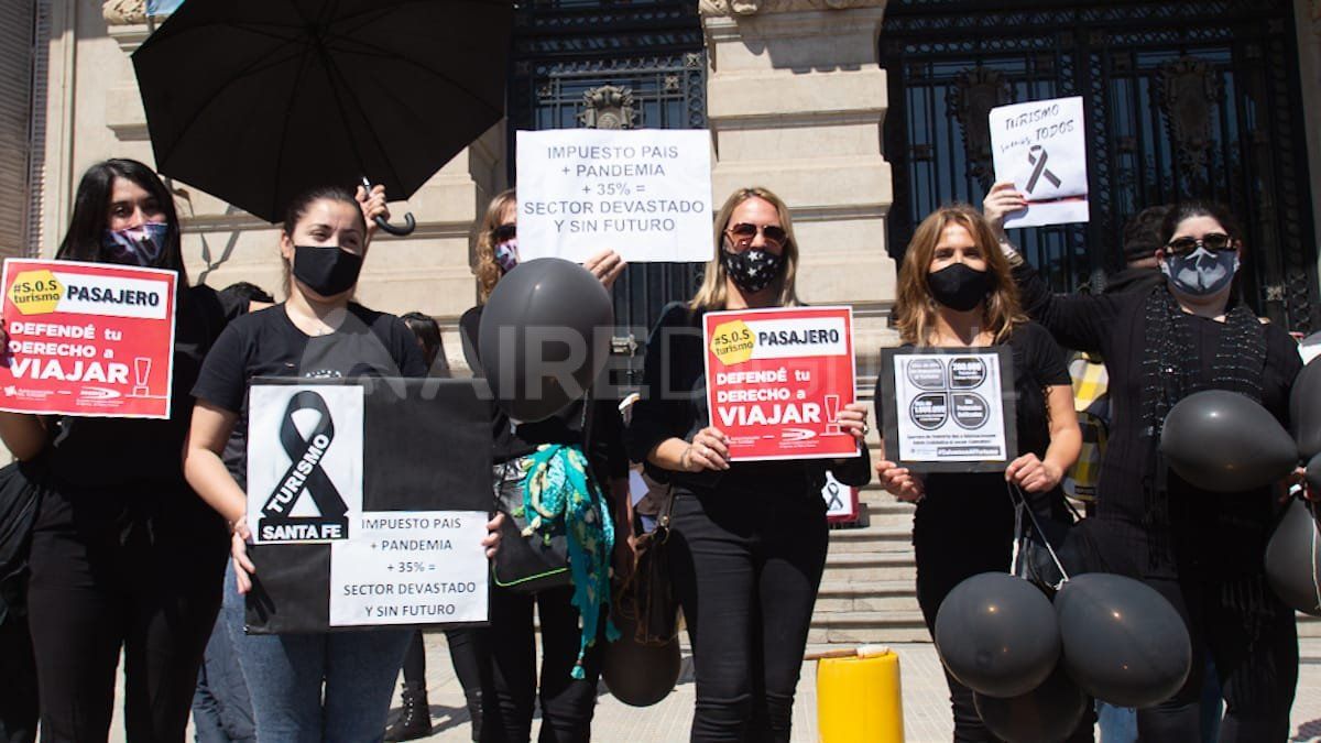 Los trabajadores de turismo aseguran que hace seis meses su recaudación está en 0 y advierten que las nuevas medidas económicas hieren de muerte a la actividad.