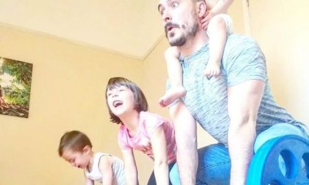 El testimonio de un padre soltero de 25 años que decidió educar a sus 3 hijos en casa