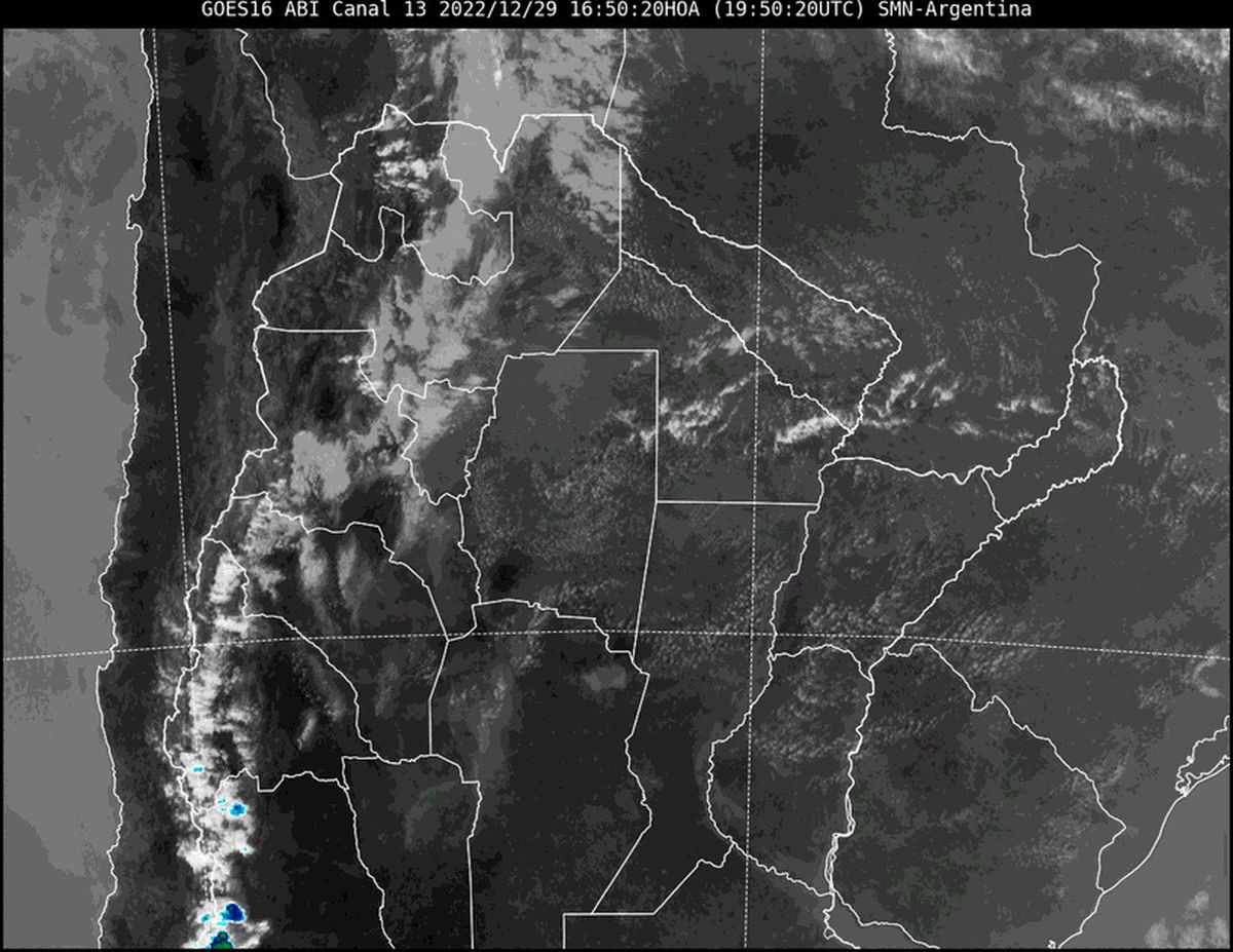 En la imagen satelital se observa el cielo de nuestra provincia con poca nubosidad como estaba previsto.