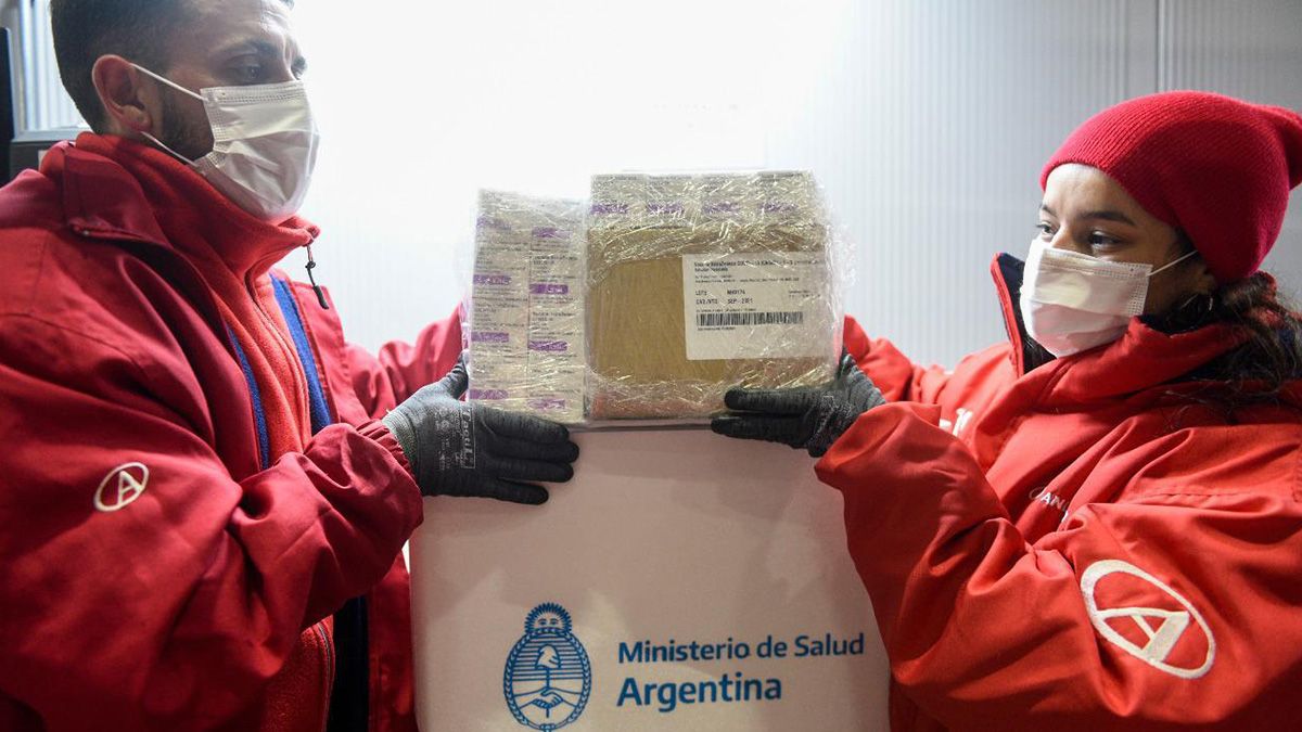 En cuanto a los sueros de AstraZeneca se trata de los que arribaron la madrugada del lunes último en un vuelo de la empresa Latam Cargo.