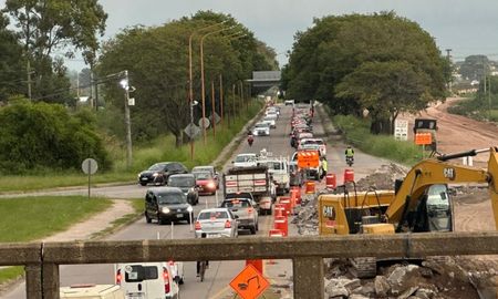 Pasado el mediodía, hubo largas demoras en el Puente Carretero en su ingreso desde la ciudad de Santa Fe. Pasado el mediodía, hubo largas demoras en el Puente Carretero en su ingreso desde la ciudad de Santa Fe.