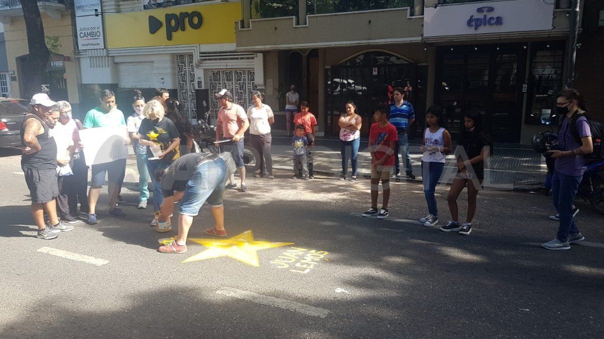 Pintaron una estrella amarilla por un ciclista que murió tras un accidente en Bulevar Gálvez.