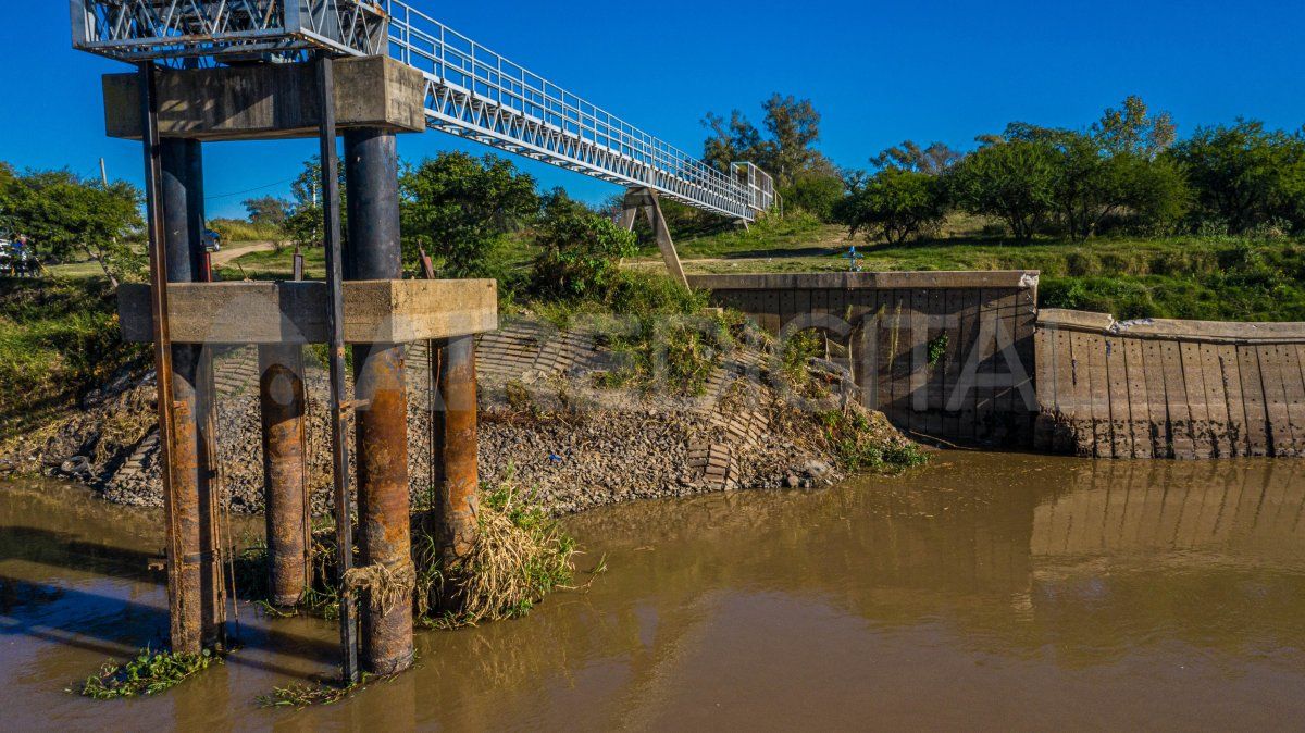 La toma de aguas de ASSA sobre el Colastiné deberá ser trasladada unos 200 metros hacia el norte.