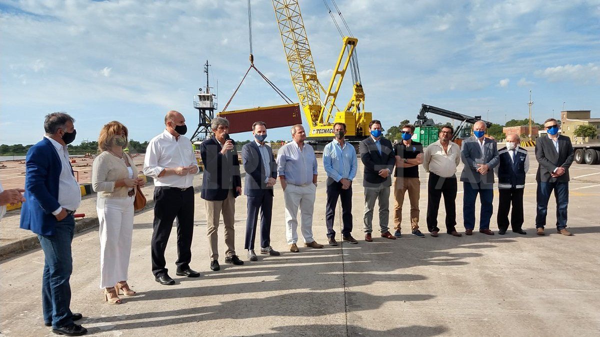 En el puerto estuvieron presentes el gobernador Omar Perotti