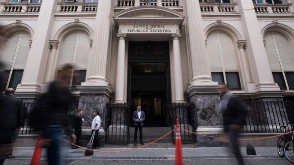 Crisis cambiaria: en mayo las reservas tuvieron la mayor caída en 12 años