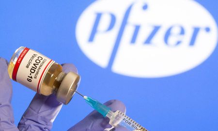 En el caso de la Argentina, el Ministerio de Salud incorporó a inicios de febrero a la estrategia de vacunación contra Covid-19 la dosis de refuerzo a las y los adolescentes de 12 a 17 años. En el caso de la Argentina, el Ministerio de Salud incorporó a inicios de febrero a la estrategia de vacunación contra Covid-19 la dosis de refuerzo a las y los adolescentes de 12 a 17 años.
