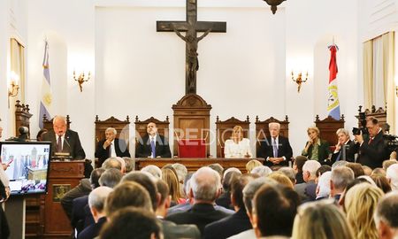 Abogados de toda la provincia de Santa Fe reclaman infructuosamente ante la Corte el reinicio de audiencias presenciales con protocolos. Abogados de toda la provincia de Santa Fe reclaman infructuosamente ante la Corte el reinicio de audiencias presenciales con protocolos.