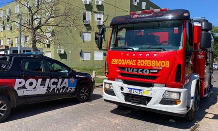El incendio se produjo cerca de las 14 de este jueves en Fonavi San Jerónimo. El incendio se produjo cerca de las 14 de este jueves en Fonavi San Jerónimo.