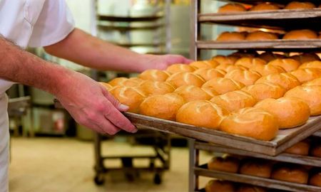 El Centro de Industriales Panaderos de Santa Fe (Cipasfe) acordó un incremento del 10% en los productos y el kilo de pan pasará a costar en promedio 140 pesos en la ciudad. El Centro de Industriales Panaderos de Santa Fe (Cipasfe) acordó un incremento del 10% en los productos y el kilo de pan pasará a costar en promedio 140 pesos en la ciudad.
