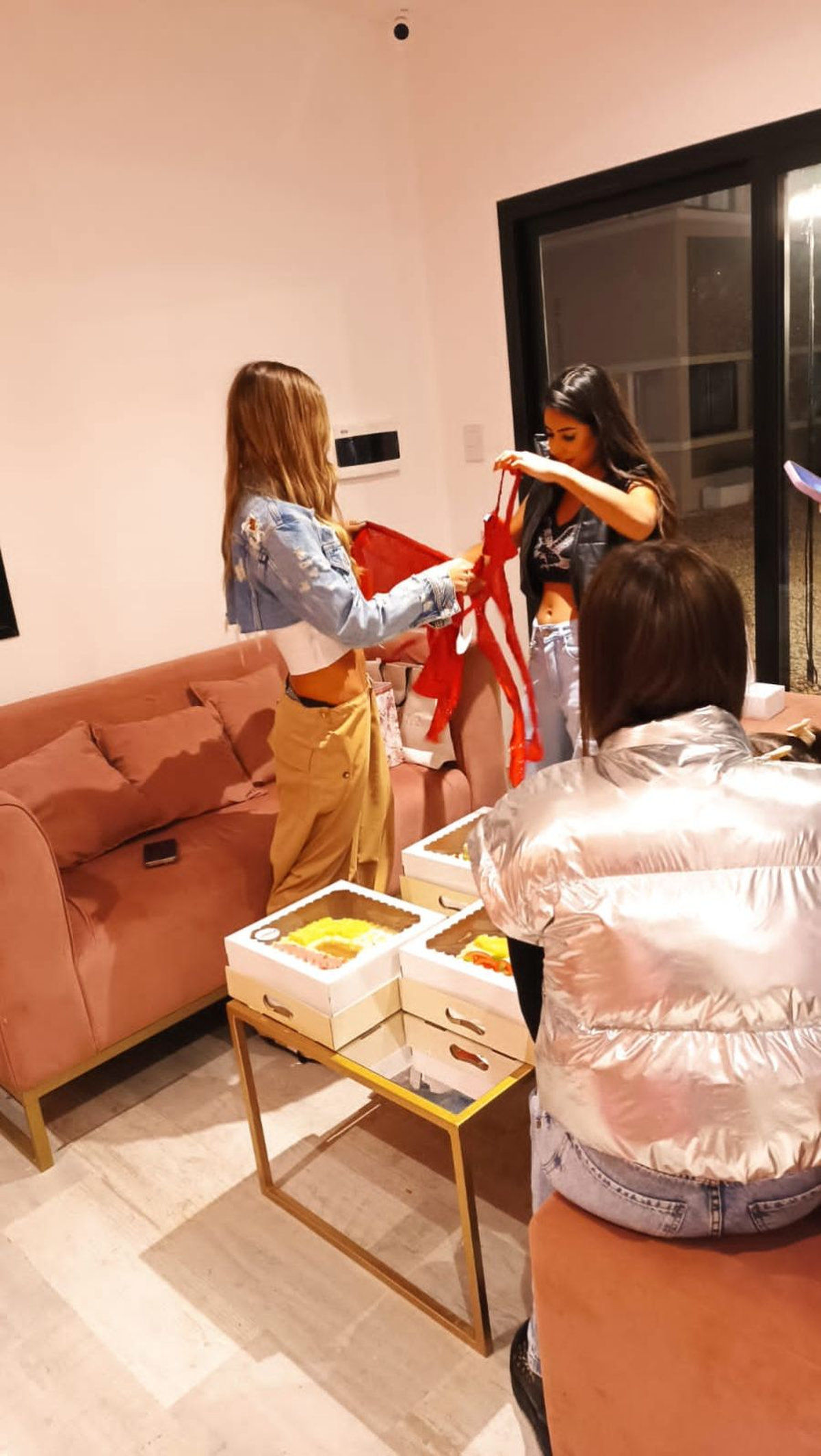 EL CUMPLEAÑOS SORPRESA DE DANIELA CELIS | CRÉDITOS: @BARRAMOVILTHIANO | PRODUCCIÓN: SOL MIRANDA