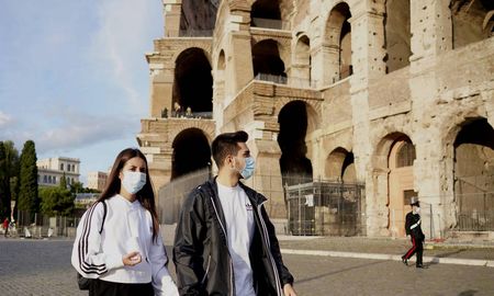 Catorce de las 20 regiones italianas se encuentran en alerta media por el rápido incremento de los casos de covid-19 debido a la variante Ómicron. Catorce de las 20 regiones italianas se encuentran en alerta media por el rápido incremento de los casos de covid-19 debido a la variante Ómicron.