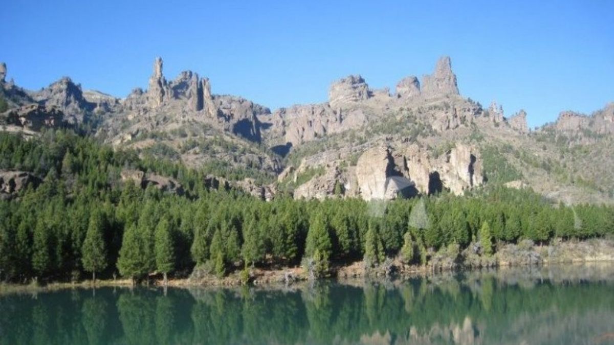 Picún Leufú, un destino patagónico rodeado de naturaleza.