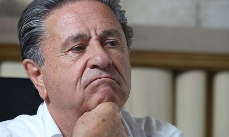 Duhalde otra vez polémico. El expresidente dijo que construirá una nueva alternativa electoral. Duhalde otra vez polémico. El expresidente dijo que construirá una nueva alternativa electoral.