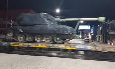 un enorme convoy militar con mas de 80 vehiculos atraveso coronda con destino a chaco un enorme convoy militar con mas de 80 vehiculos atraveso coronda con destino a chaco
