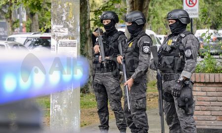 La reunión se lleva a cabo en el salón Blanco de la sede de Gobierno en la ciudad de Rosario, desde las 17. La reunión se lleva a cabo en el salón Blanco de la sede de Gobierno en la ciudad de Rosario, desde las 17.