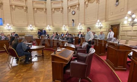 La Cámara de Senadores le dio media sanción al proyecto que modifica dos leyes (Compre Santafesino y Contribución por mejoras) para incluir obras viales. La Cámara de Senadores le dio media sanción al proyecto que modifica dos leyes (Compre Santafesino y Contribución por mejoras) para incluir obras viales.