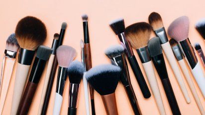 Secretos para mantener tus brochas de maquillaje impecables