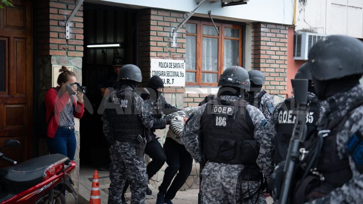 Los traslados se realizan en diferentes comisarías de la ciudad de Santa Fe y Santo Tomé. Los traslados se realizan en diferentes comisarías de la ciudad de Santa Fe y Santo Tomé.