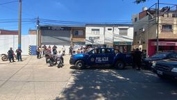 altText(Manifestación de familiares de policías en Santa Fe tras al anuncio de pases a disponibilidad)}