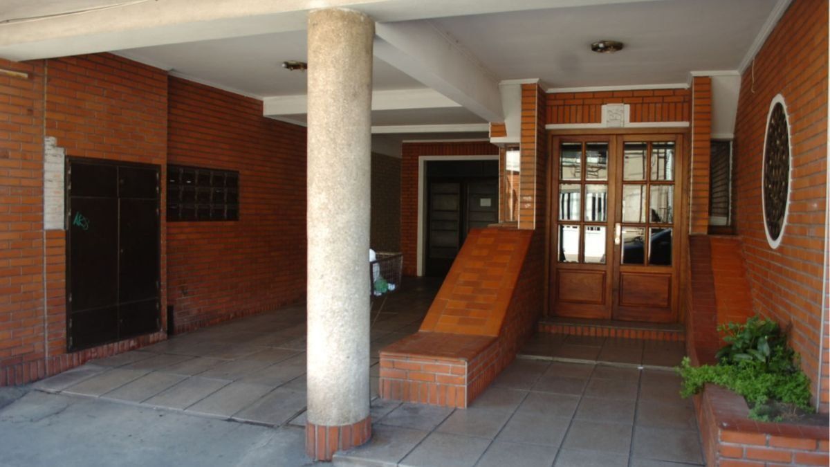 Florencia fue atacada en el palier de un edificio ubicado en Irigoyen Freyre al 3000 Florencia fue atacada en el palier de un edificio ubicado en Irigoyen Freyre al 3000
