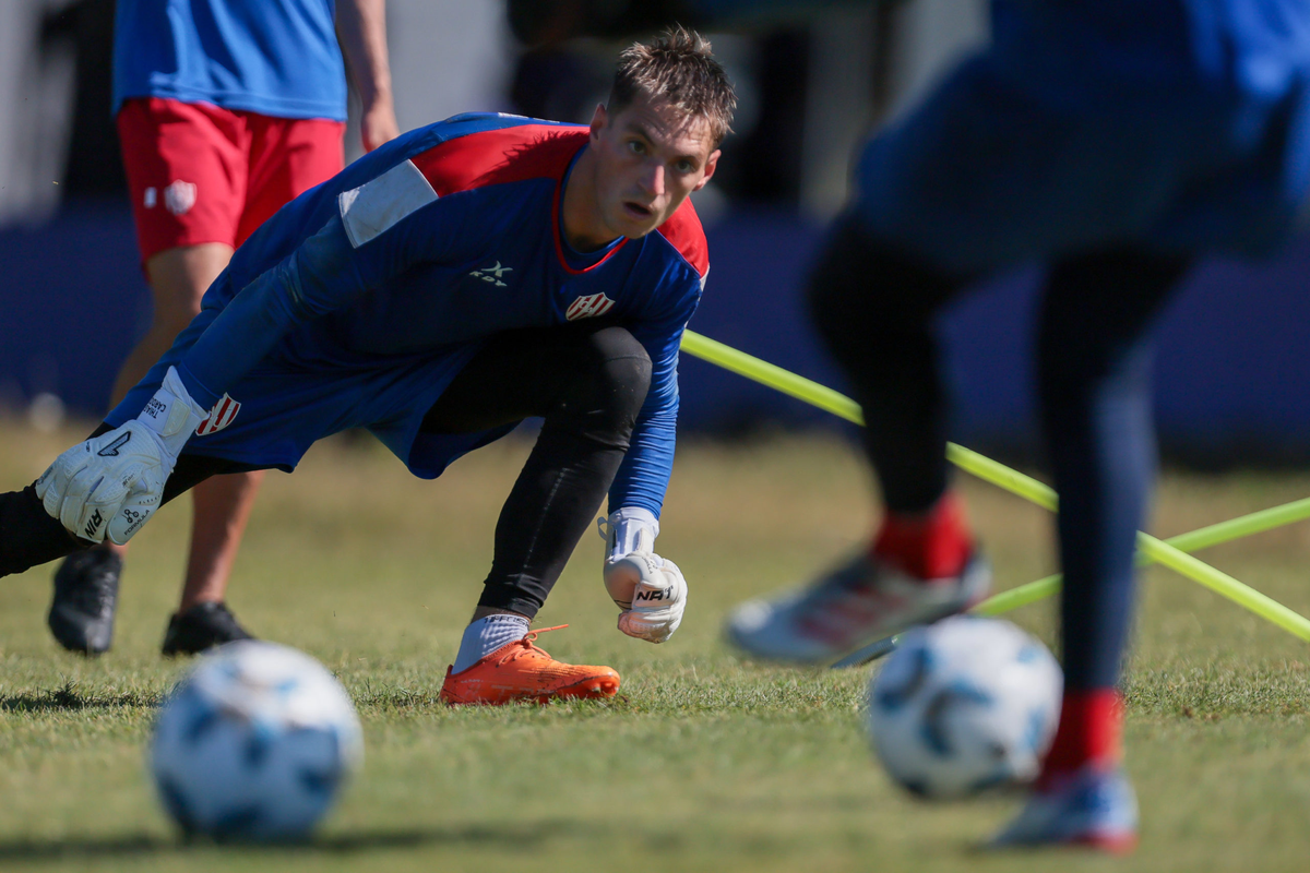 Thiago Cardozo dejó atrás su lesión muscular y vuelve a estar a disposición en Unión. Thiago Cardozo dejó atrás su lesión muscular y vuelve a estar a disposición en Unión.