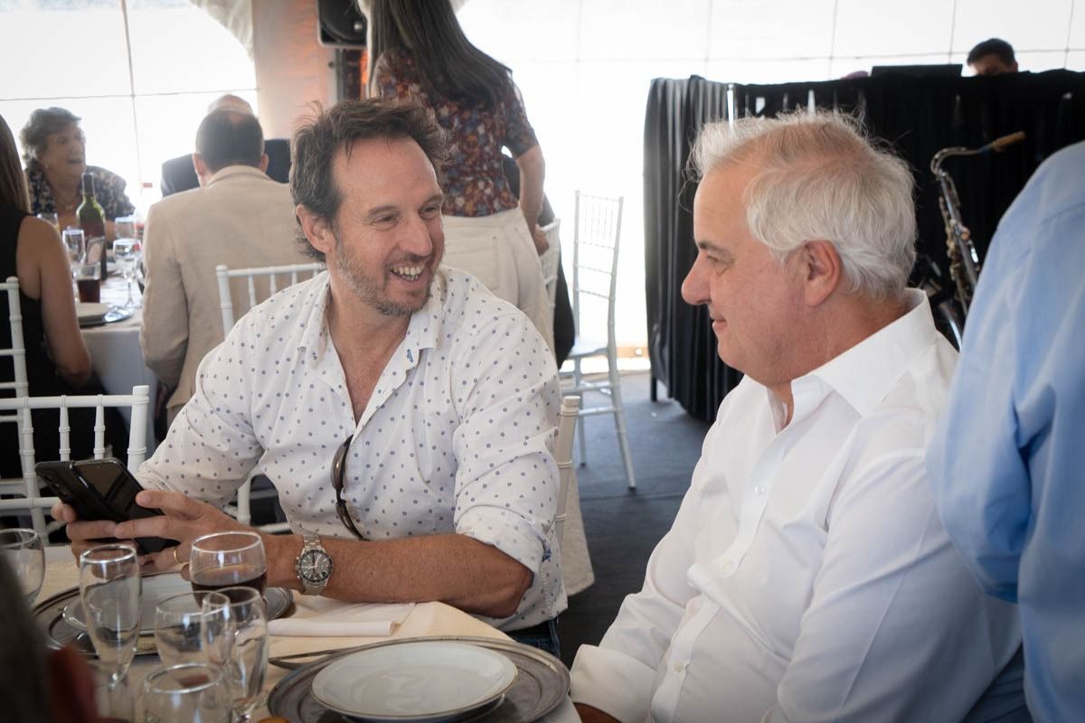 Alfredo Pagani, presidente del Grupo Arcor (derecha),y Gabriel Porciani, gerente general de consumo masivo de Arcor, participaron de los festejos de la distribuidora Jorge Farjat. Alfredo Pagani, presidente del Grupo Arcor (derecha),y Gabriel Porciani, gerente general de consumo masivo de Arcor, participaron de los festejos de la distribuidora Jorge Farjat.