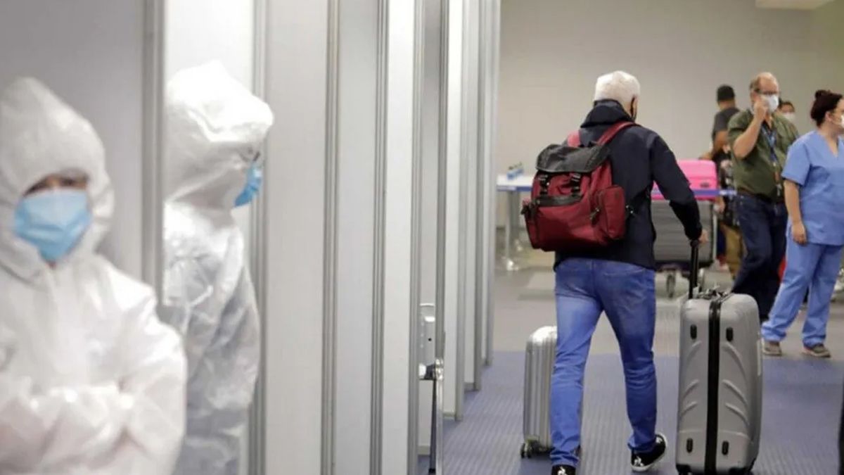 Dos viajeros, uno procedente de Estados Unidos y otro de Venezuela -que residen en la ciudad de Buenos Aires- fueron confirmados este viernes como casos de la variante Delta del coronavirus a través del Instituto Anlis Malbrán.