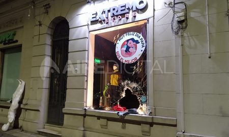 Negocio de indumentaria asaltado en Salvador Caputo 3000