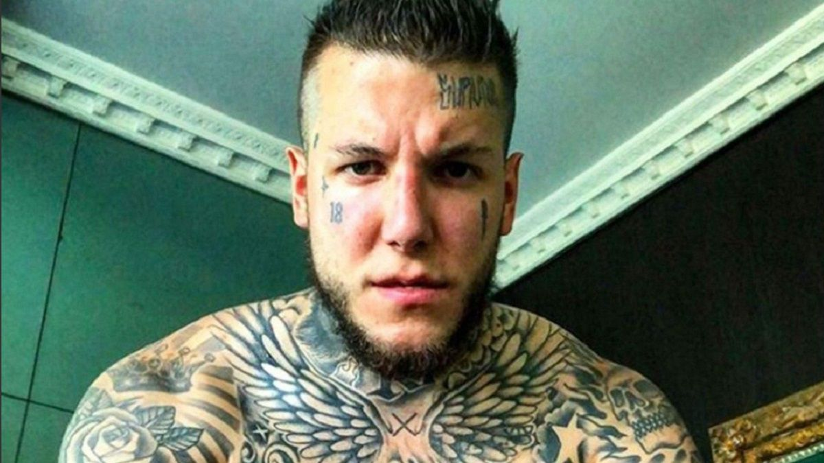 Escracharon a Alex Caniggia por incumplir un canje de medias.