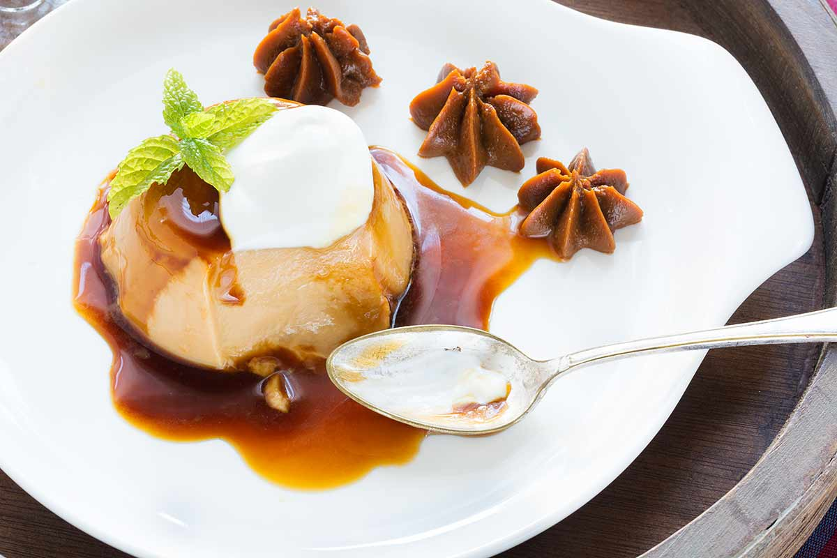 El flan con dulce de leche y crema es uno de los postres más deliciosos y fáciles de preparar. El flan con dulce de leche y crema es uno de los postres más deliciosos y fáciles de preparar. 