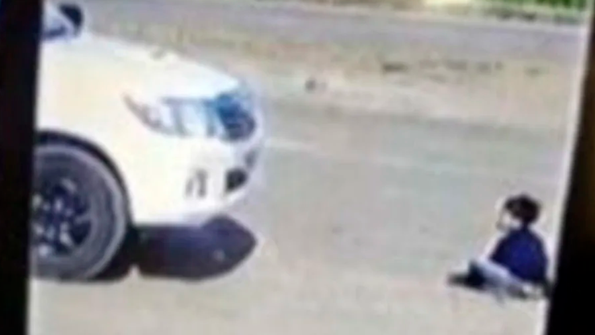 “El nene venía jugando con un autito al costado de la camioneta y quién lo va a ver. Nadie”