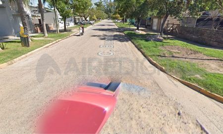 Monte Vera: una mujer detenida por tirar abajo la medianera de su vecina. Monte Vera: una mujer detenida por tirar abajo la medianera de su vecina.