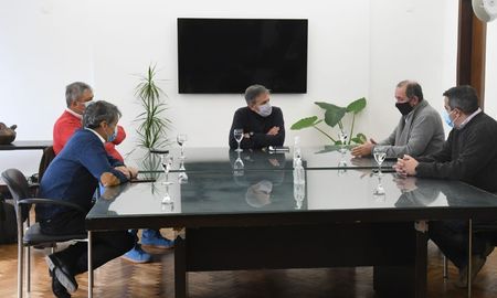 Del encuentro participaron los intendentes de Santa Fe, Emilio Jatón; de Villa Gobernador Gálvez, Alberto Ricci; de Recreo, Omar Colombo; de San José del Rincón, Silvio González; y de Pueblo Esther, Martín Gherardi. Del encuentro participaron los intendentes de Santa Fe, Emilio Jatón; de Villa Gobernador Gálvez, Alberto Ricci; de Recreo, Omar Colombo; de San José del Rincón, Silvio González; y de Pueblo Esther, Martín Gherardi.