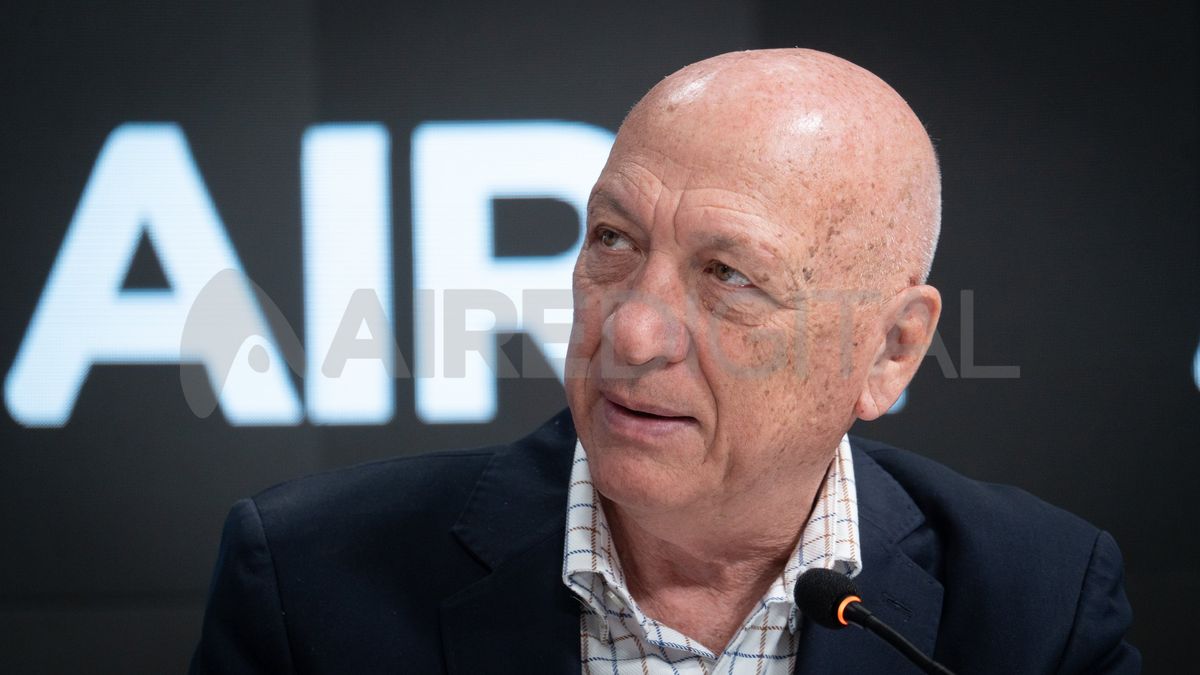 El exgobernador de Santa Fe y actual diputado por el PS, Antonio Bonfatti, sostuvo que el tema de la reelección del gobernador “no es tema central” en el debate por la reforma constitucional y avaló la reelección por única vez. El exgobernador de Santa Fe y actual diputado por el PS, Antonio Bonfatti, sostuvo que el tema de la reelección del gobernador “no es tema central” en el debate por la reforma constitucional y avaló la reelección por única vez.