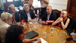 Paritaria central: ATE y UPCN rechazaron la primera oferta salarial del Gobierno Paritaria central: ATE y UPCN rechazaron la primera oferta salarial del Gobierno