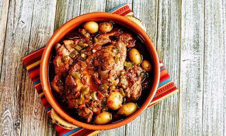 Pollo a la portuguesa con verduras. Pollo a la portuguesa con verduras.