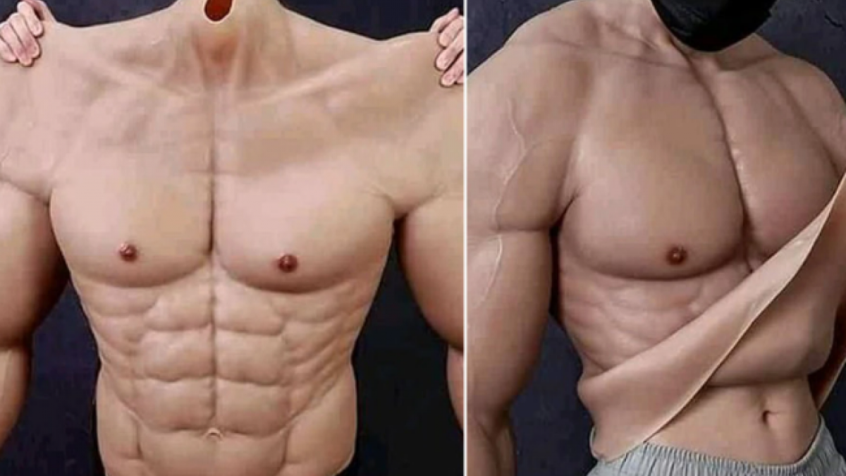 Así son los trajes con abdominales que son furor en China.&nbsp;