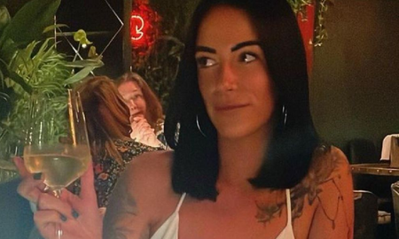 Una mujer denunció que la discriminaron en un restaurante por usar un top corto: no es ropa interior Una mujer denunció que la discriminaron en un restaurante por usar un top corto: no es ropa interior