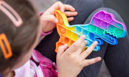 El autismo es un trastorno que afecta la habilidad para interactuar y comunicarse socialmente. El autismo es un trastorno que afecta la habilidad para interactuar y comunicarse socialmente.