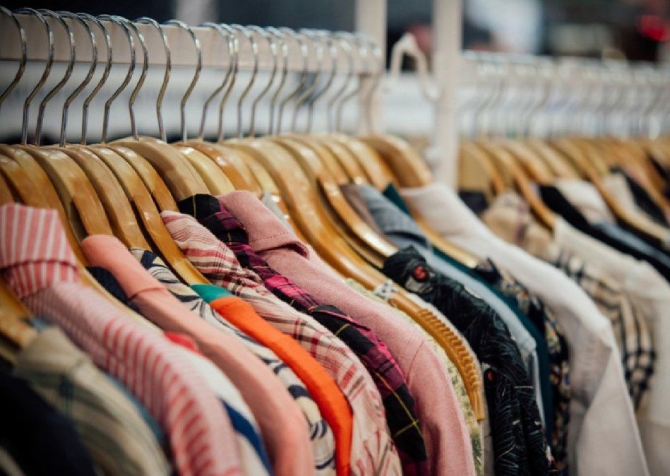 Por qué la ropa de segunda mano es la nueva manera de lucir fashion cuidando al planeta