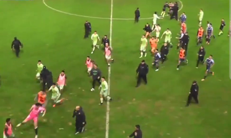 Escándalo el partido Atlético de Rafaela y Aldosivi en la Primera Nacional: piñas, patadas voladoras y un fracturado Escándalo el partido Atlético de Rafaela y Aldosivi en la Primera Nacional: piñas, patadas voladoras y un fracturado