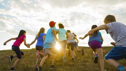 Aire de Santa Fe | Niños corriendo al aire libre