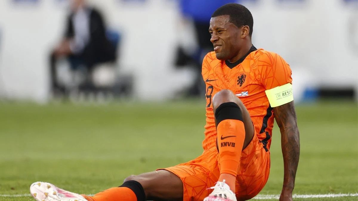 Giorginio Wijnaldum, capitán de la selección de Países Bajos, sufrió una fractura y posiblemente se pierda el Mundial Qatar 2022.