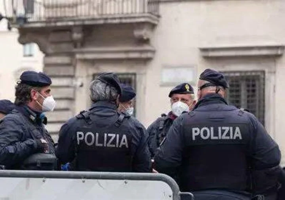 Los carabineros se presentaron en la casa del individuo alertados por los vecinos que hab&iacute;an sentido un olor muy fuerte.