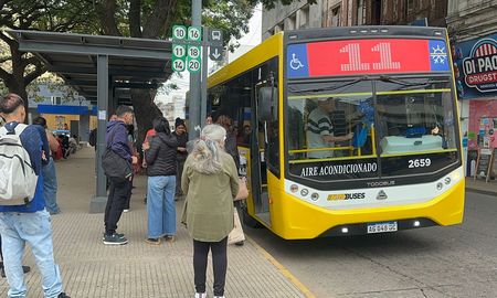 Desde FATAP sostienen que el servicio de colectivos en el interior del país “corre riesgo de desaparecer”.