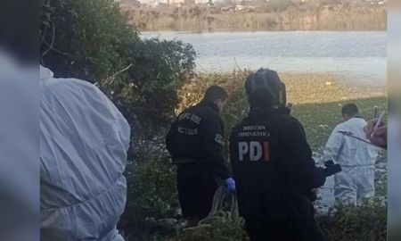 Peritos de la PDI en el lugar donde fue encontrado el cadáver. Peritos de la PDI en el lugar donde fue encontrado el cadáver.