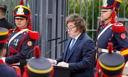 Javier Milei encabezó un acto en Plaza San Martín en el barrio de Retiro. Javier Milei encabezó un acto en Plaza San Martín en el barrio de Retiro.