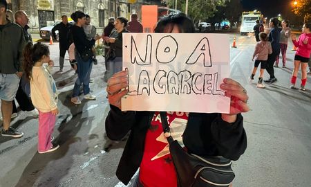 Vecinos de Recreo se manifestaron durante la noche de este jueves y volverán a hacerlo el viernes.