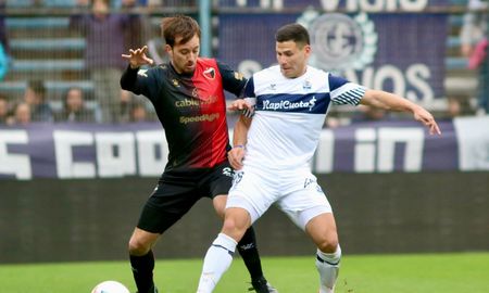 El Club Atlético Colón empató sin goles con Gimnasia y Esgrima de La Plata por el Torneo de la Liga Profesional. El Club Atlético Colón empató sin goles con Gimnasia y Esgrima de La Plata por el Torneo de la Liga Profesional.