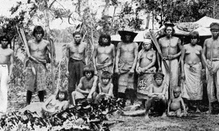 La fecha elegida para el comienzo del debate coincidió con el “Día del Aborigen Americano”, debido a la realización del 1° Congreso Indigenista Interamericano en México en 1940, cuando los estados americanos suscribieron al Documento de Pátzcuaro. La fecha elegida para el comienzo del debate coincidió con el “Día del Aborigen Americano”, debido a la realización del 1° Congreso Indigenista Interamericano en México en 1940, cuando los estados americanos suscribieron al Documento de Pátzcuaro.